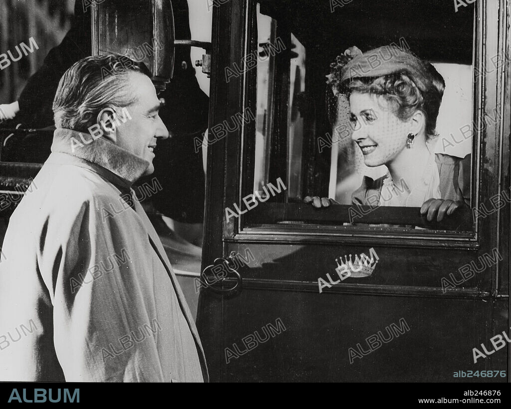 DANIELLE DARRIEUX and VITTORIO DE SICA in THE EARRINGS OF MADAME DE..., 1953 (MADAME DE.. .), directed by MAX OPHÜLS.