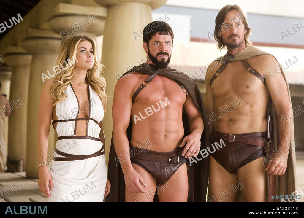 CARMEN ELECTRA, KEVIN SORBO y SEAN MAGUIRE en CASI 300, 2008 (MEET THE SPARTANS), dirigida por AARON SELTZER y JASON FRIEDBERG. Copyright New Regency Pictures/Regency Enterprices.