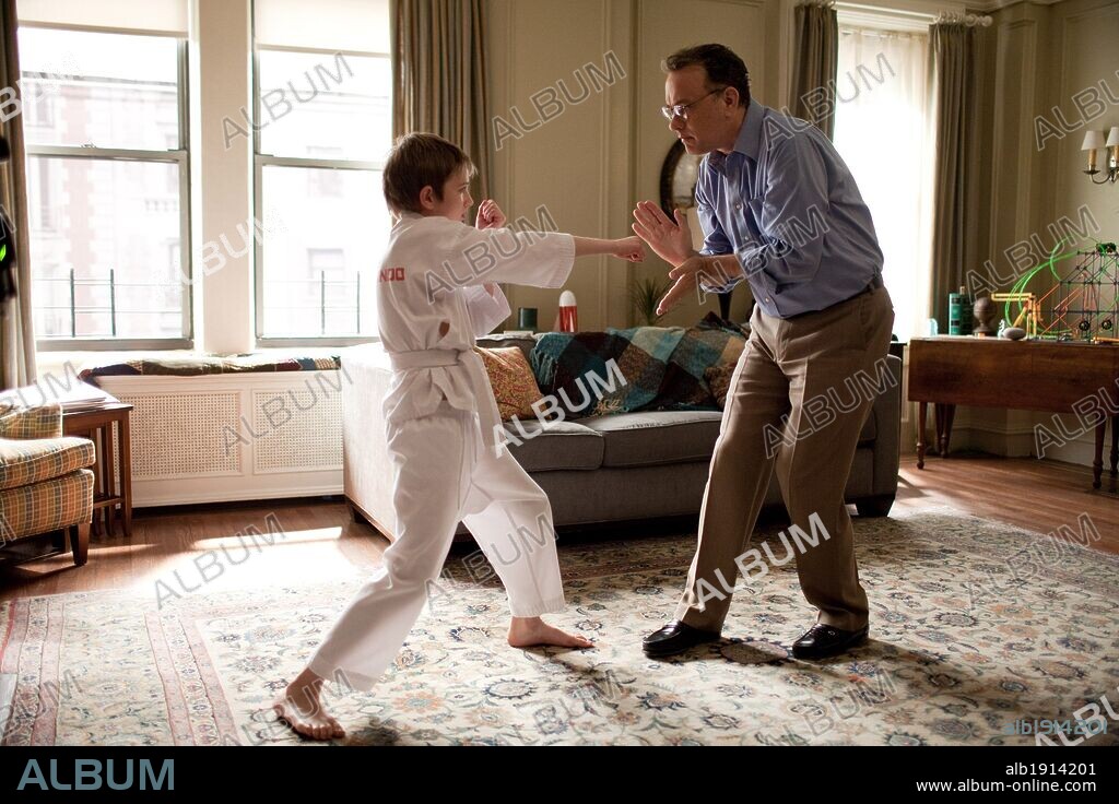 THOMAS HORN y TOM HANKS en TAN FUERTE, TAN CERCA, 2011 (EXTREMELY LOUD AND INCREDIBLY CLOSE), dirigida por STEPHEN DALDRY. Copyright PARAMOUNT PICTURES.