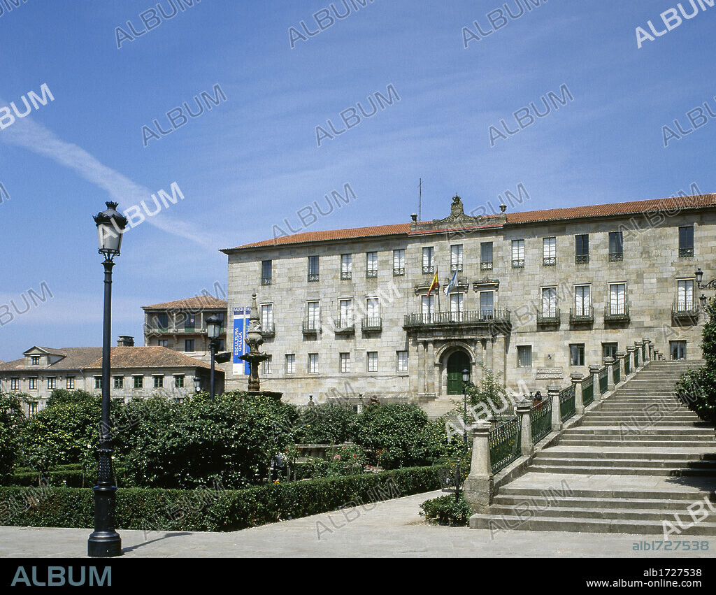 Galicia. Pontevedra. Vista de los Jardines de Casto San Pedro. Al fondo, el antiguo edificio de la Delegación de Hacienda, el cual fué abandonado por la administración estatal en 2014. España. Fotografía tomada en el año 1998.