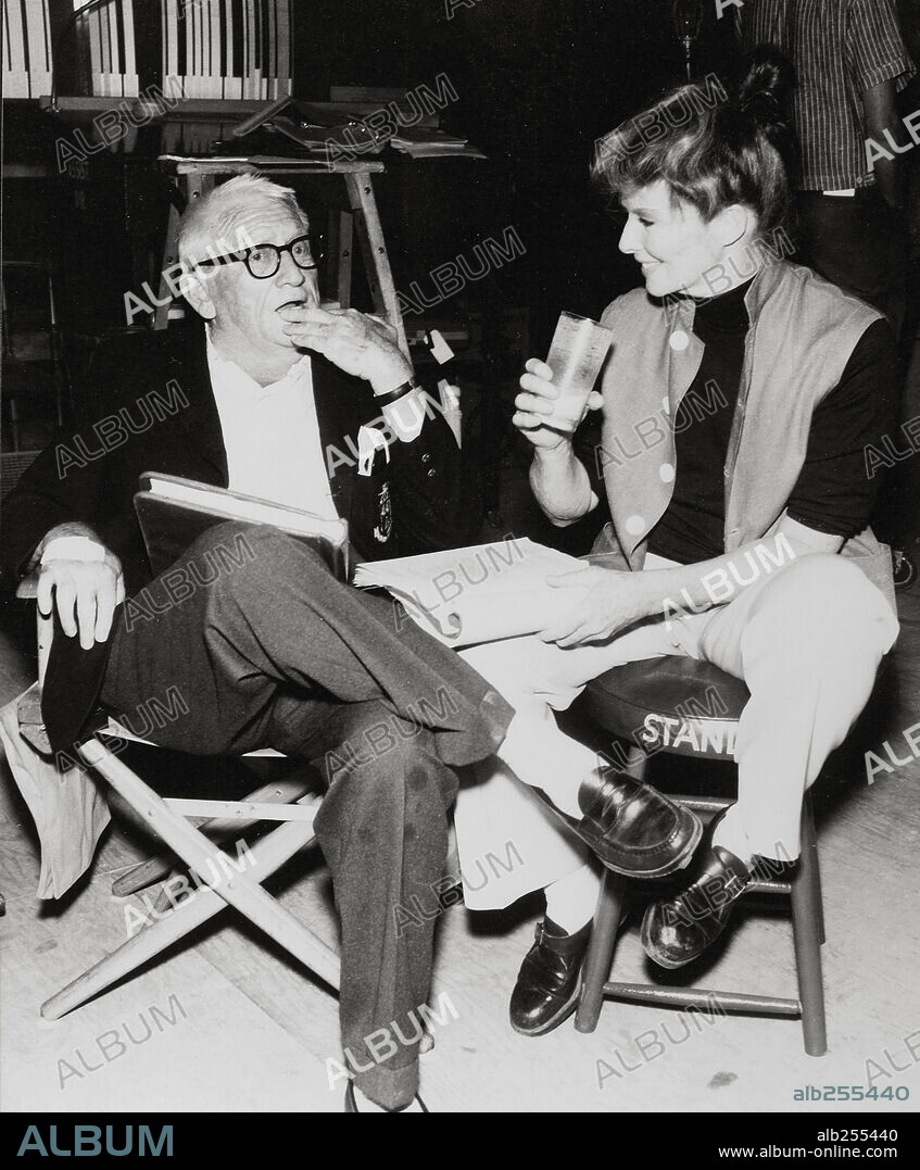 KATHARINE HEPBURN und SPENCER TRACY in GUESS WHO'S COMING TO DINNER, 1967, unter der Regie von STANLEY KRAMER. Copyright COLUMBIA PICTURES.