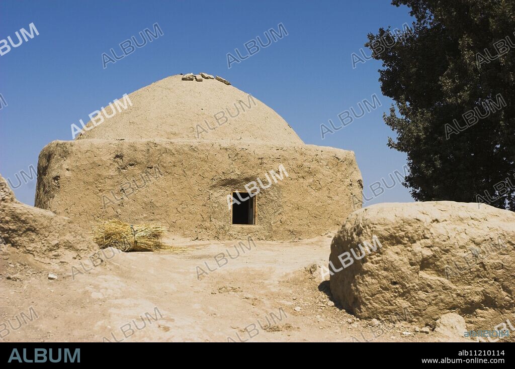 Shrine at No-Gonbad Mosque (Mosque of Nine Cupolas) also known as Khoja Piada or Masjid-e Haji Piyada (Mosque of the Walking Pilgrim), dating from the 9th centruy AD, the earliest Islamic monument in the country, Balkh (Mother of Cities), Balkh province, Afghanistan, Asia.