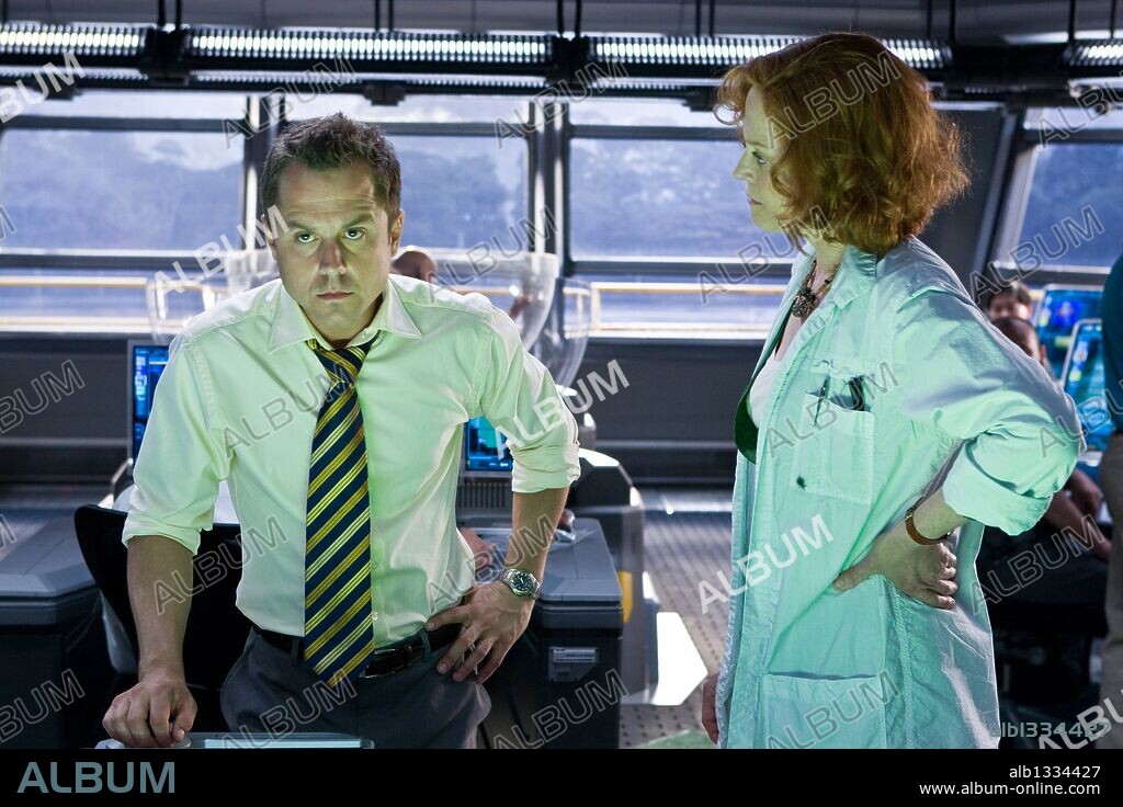 GIOVANNI RIBISI und SIGOURNEY WEAVER in AVATAR - AUFBRUCH NACH PANDORA, 2009 (AVATAR), unter der Regie von JAMES CAMERON. Copyright 20TH CENTURY FOX.
