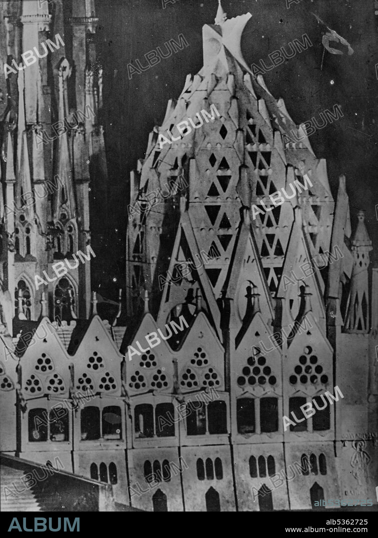 ANTONI GAUDI. Sagrada Familia (model workshop): parabolic model of the sacristy dome (E: 1:25), 1921-26.