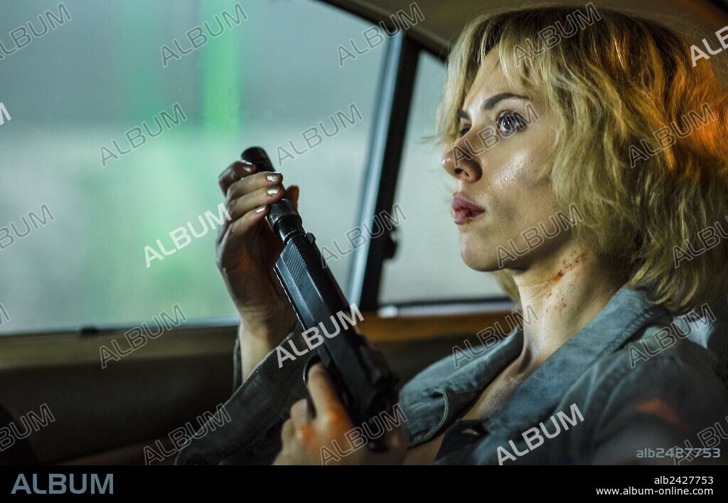 SCARLETT JOHANSSON in LUCY, 2014, directed by LUC BESSON. Copyright EUROPARCORP/TF1 FILMS PRODUCTION.