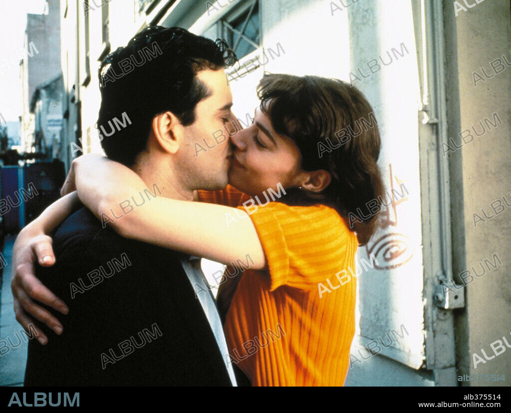 UP, DOWN, FRAGILE, 1995 (HAUT BAS FRAGILE), directed by JACQUES RIVETTE.