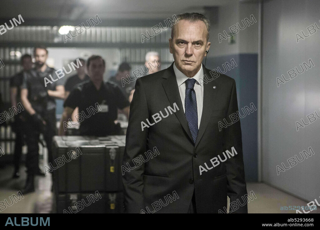 JOSE CORONADO en WAY DOWN, 2021, dirigida por JAUME BALAGUERO. Copyright TELECINCO CINEMA.