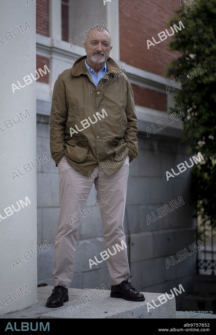 Madrid, 18/09/2019. Posado de Arturo Pérez Reverte en la Rae. Foto: Maya Balanya. Archdc.