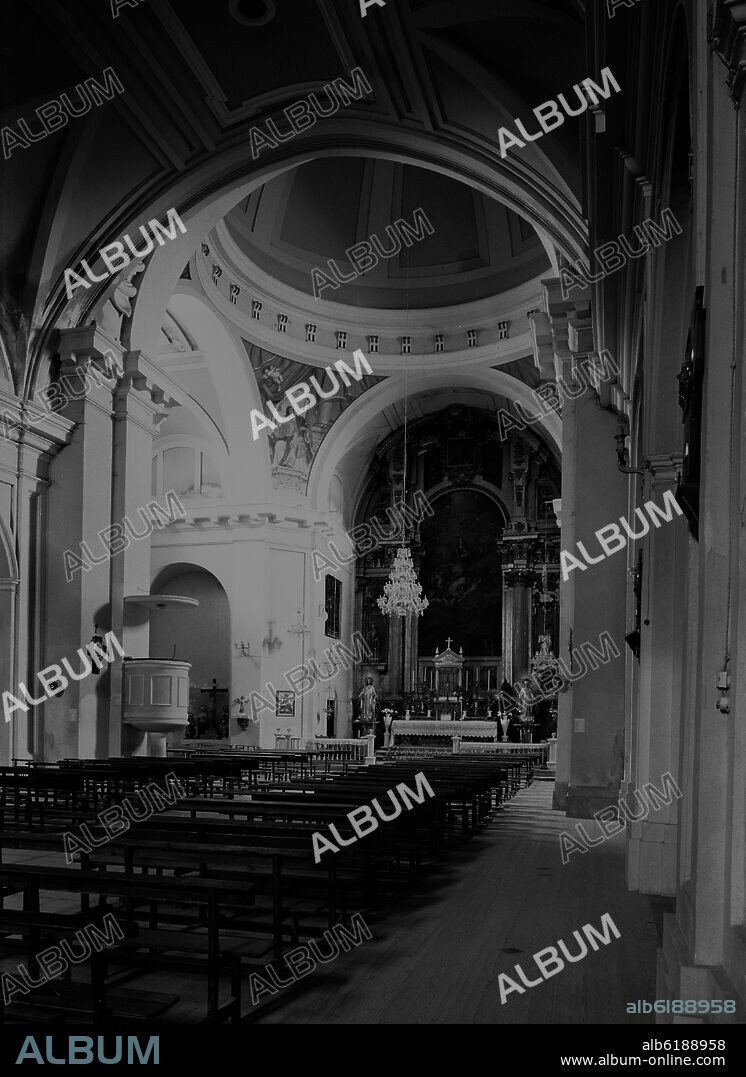 INTERIOR DE LA IGLESIA DE LA MAGDALENA - FOTOGRAFIA EN BLANCO Y NEGRO - AÑOS 60.