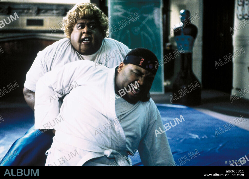 ANTHONY ANDERSON and MARTIN LAWRENCE in BIG MOMMA'S HOUSE, 2000, directed by RAJA GOSNELL. Copyright FOX FILMS / GOODE, NICOLA.