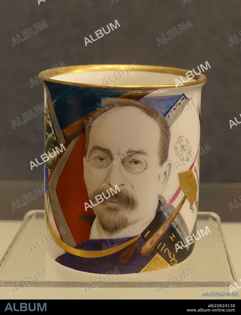 Cup with a portrait of Anatoly Lunacharsky (1875-1933). Drawing by Skvortsov. Leningrad Porcelain Factory. 1924. Porcelain, painting overglaze, gilding. All Russian Decorative Art Museum.