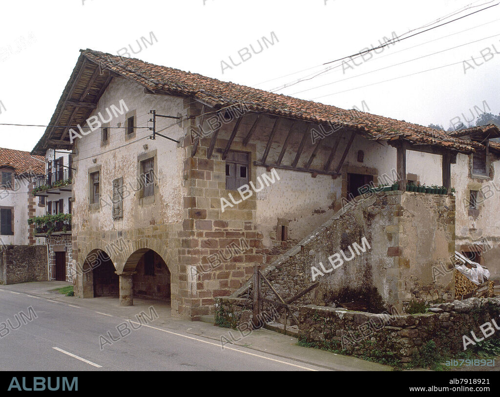 PALACIO ARRECHEA ANTIGUAMENTE PALACIO DE CABO ARMERIA SITUADO EN LA CALLE MAYOR.