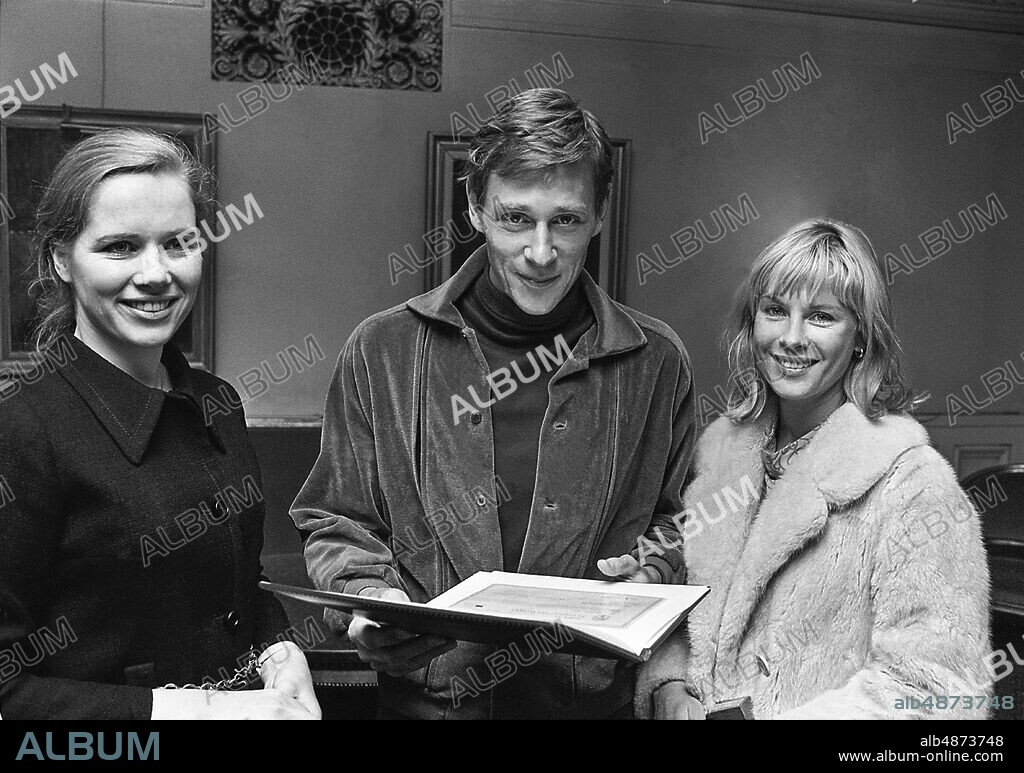 STOCKHOLM 1968-01-24. Director Kjell Grede together with the actors Liv Ullmann and Bibi Andersson. Photo: Jan Collsiöö / TT Historical / Code 1902.
