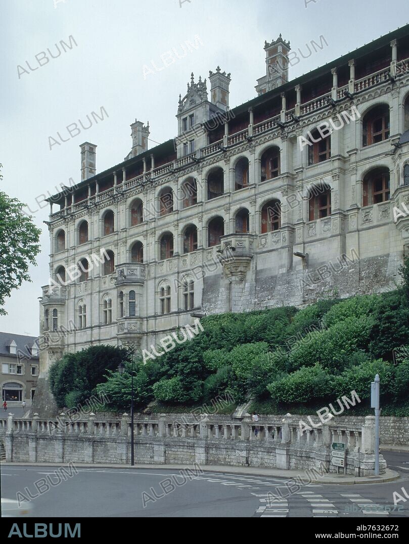 FACHADA DE LAS LOGGIAS DEL ALA FRANCISCO I DEL CASTILLO DE BLOIS - SIGLO XVI - RENACIMIENTO FRANCES.
