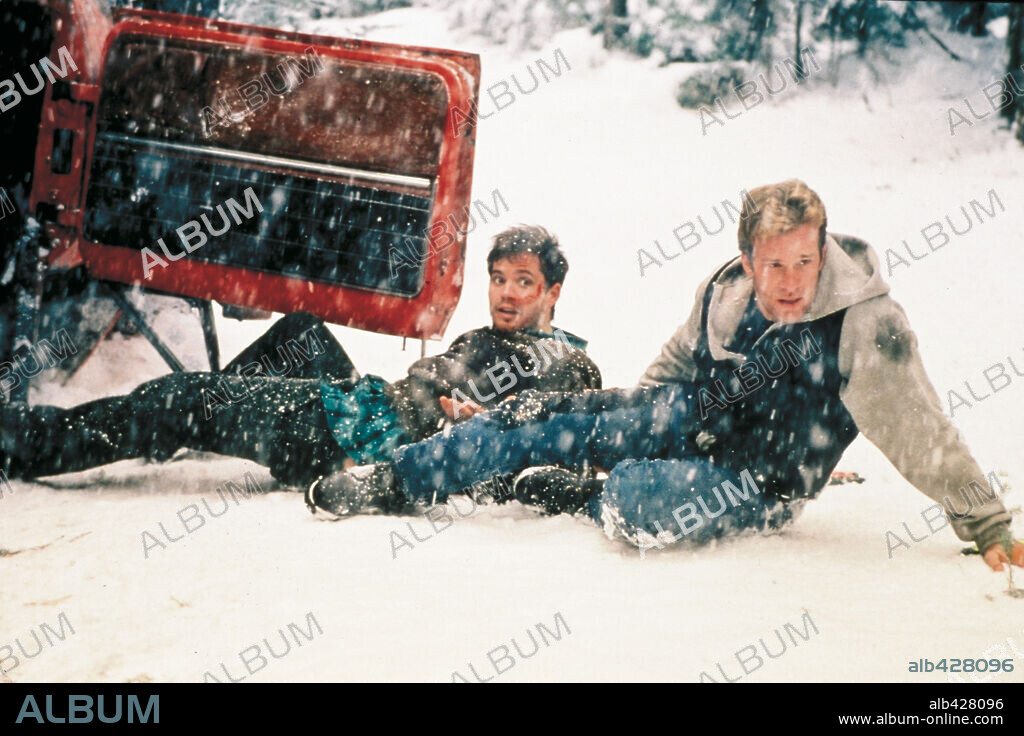 THOMAS JANE and TIMOTHY OLYPHANT in DREAMCATCHER, 2003, directed by LAWRENCE KASDAN. Copyright WARNER BROS. PICTURES / GREGORY, DOANE.