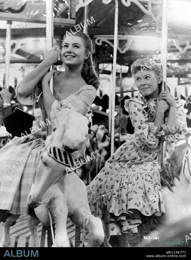 BARBARA RUICK und SHIRLEY JONES in CAROUSEL, 1956, unter der Regie von HENRY KING. Copyright 20TH CENTURY FOX.