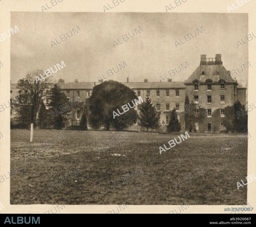 'Beaumont College', 1923. Beaumont College, public school in Old Windsor, Berkshire, founded in 1861 by the Jesuit Order. The school closed in 1967. From Sunripe Cigarettes - A Series of 50 Public Schools and Colleges. [R. & J. Hill Ltd., London, 1923].