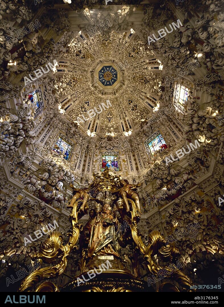 Camarín de la Virgen de la Victoria. Cúpula (S.XVII) y Virgen de la Victoria (S.XV), anónimo alemán.
