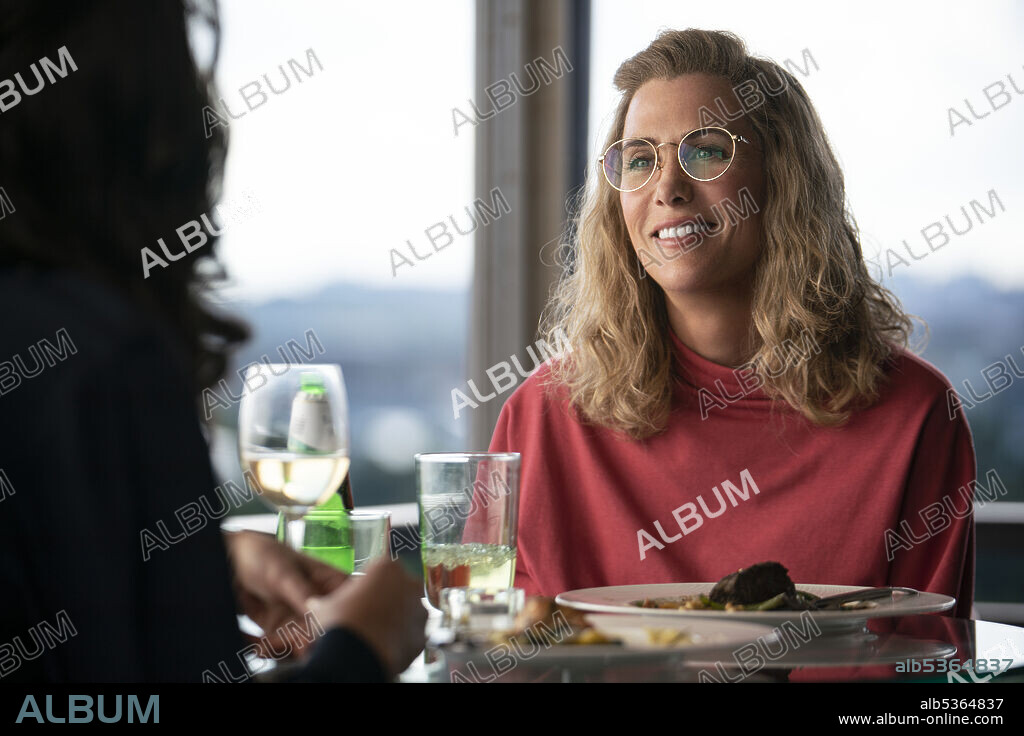 KRISTEN WIIG in WONDER WOMAN 1984, 2020, directed by PATTY JENKINS. Copyright DC ENTERTAINMENT/WARNER BROS. / ENOS, CLAY.