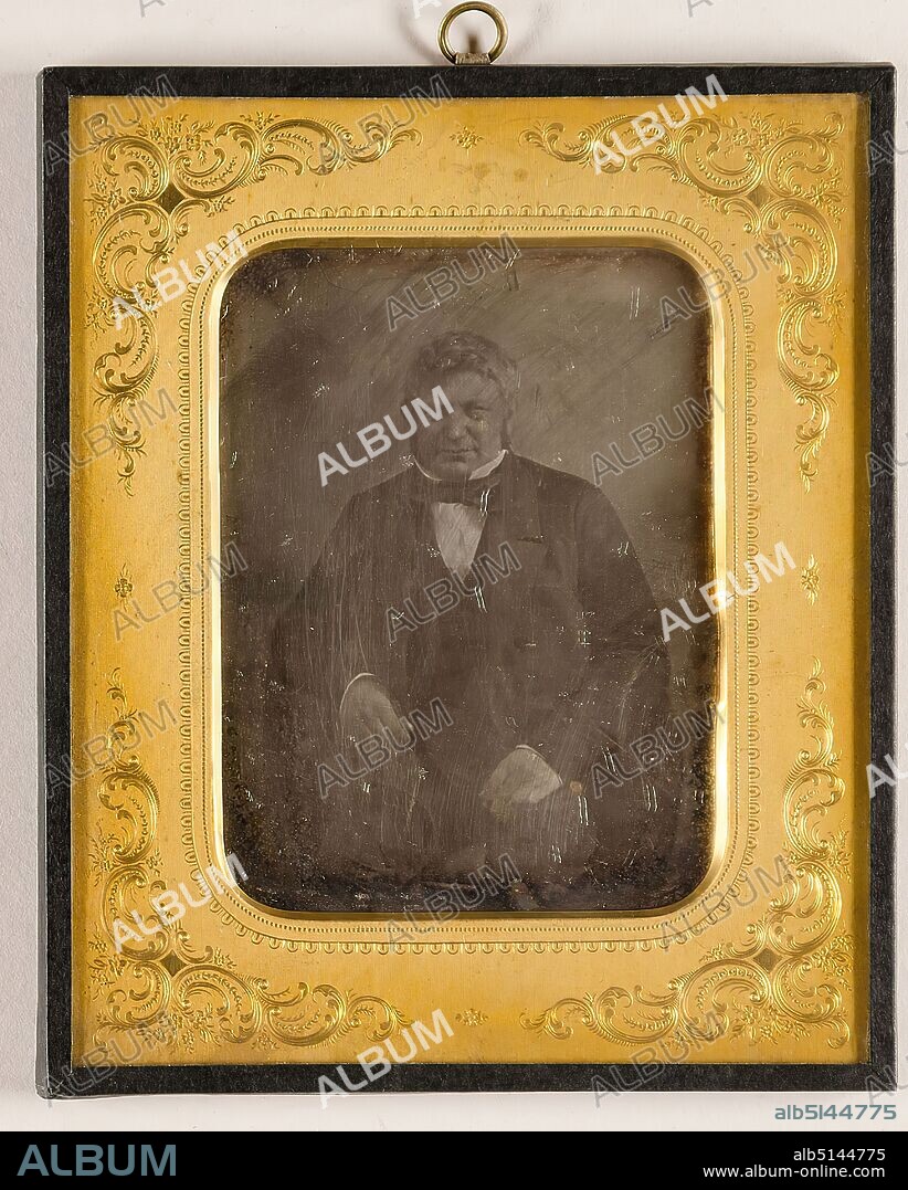Der Oberamtsrat Dr. Ludwig Oppenheimer from Lübeck (1805-1884), daguerreotype, image size: height: 9.60 cm; width: 7.20 cm, in ink: title and manufacturer, portrait photography, man, historical person, seated figure, half-length portrait, Georg Friedrich Ludwig Oppenheimer.