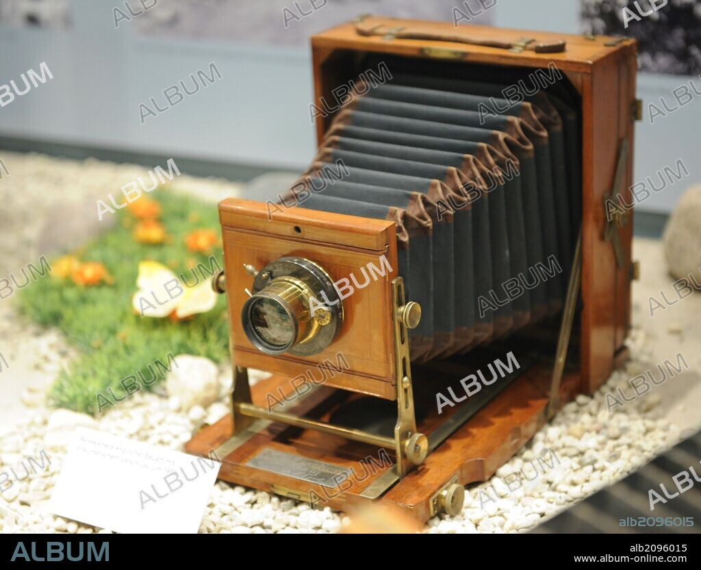 HISTORIA DE LA FOTOGRAFÍA. CAMARA ANTIGUA, año 1900. Deutches Technikmuseum. Berlín. Alemania. Europa.