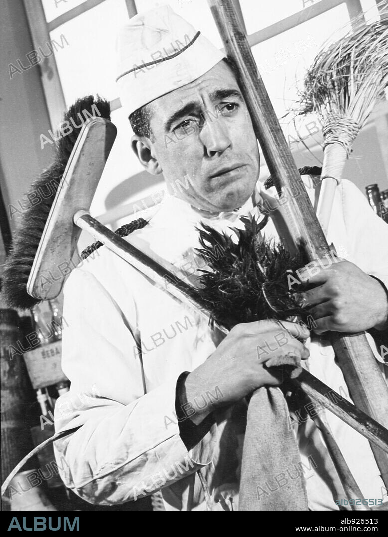 MIGUEL GILA en EL CENICIENTO, 1955. Copyright I.F.I. PRODUCCION Y ESTUDIOS.