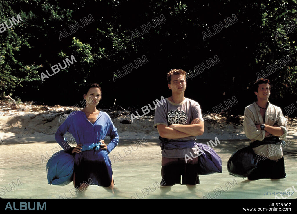GUILLAUME CANET, di caprio and VIRGINIE LEDOYEN. GUILLAUME CANET, Leonardo DiCaprio and VIRGINIE LEDOYEN in THE BEACH, 2000, directed by DANNY BOYLE. Copyright 20TH CENTURY FOX / MOUNTAIN, PETER.