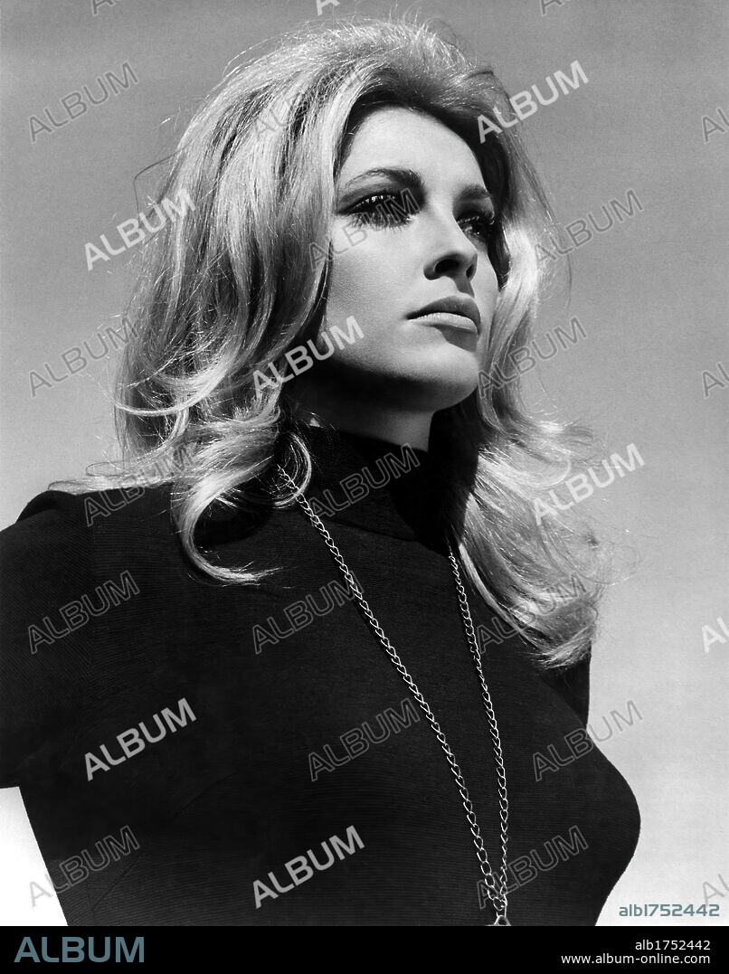SHARON TATE en EL OJO DEL DIABLO, 1966 (EYE OF THE DEVIL), dirigida por J. LEE THOMPSON. Copyright M.G.M.