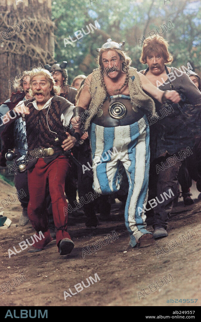 CHRISTIAN CLAVIER, GERARD DEPARDIEU et JEAN-ROGER MILO dans ASTERIX ET OBELIX CONTRE CESAR, 1999, réalisé par CLAUDE ZIDI. Copyright RENN PRODUCTIONS / GEORGE, ETIENNE.