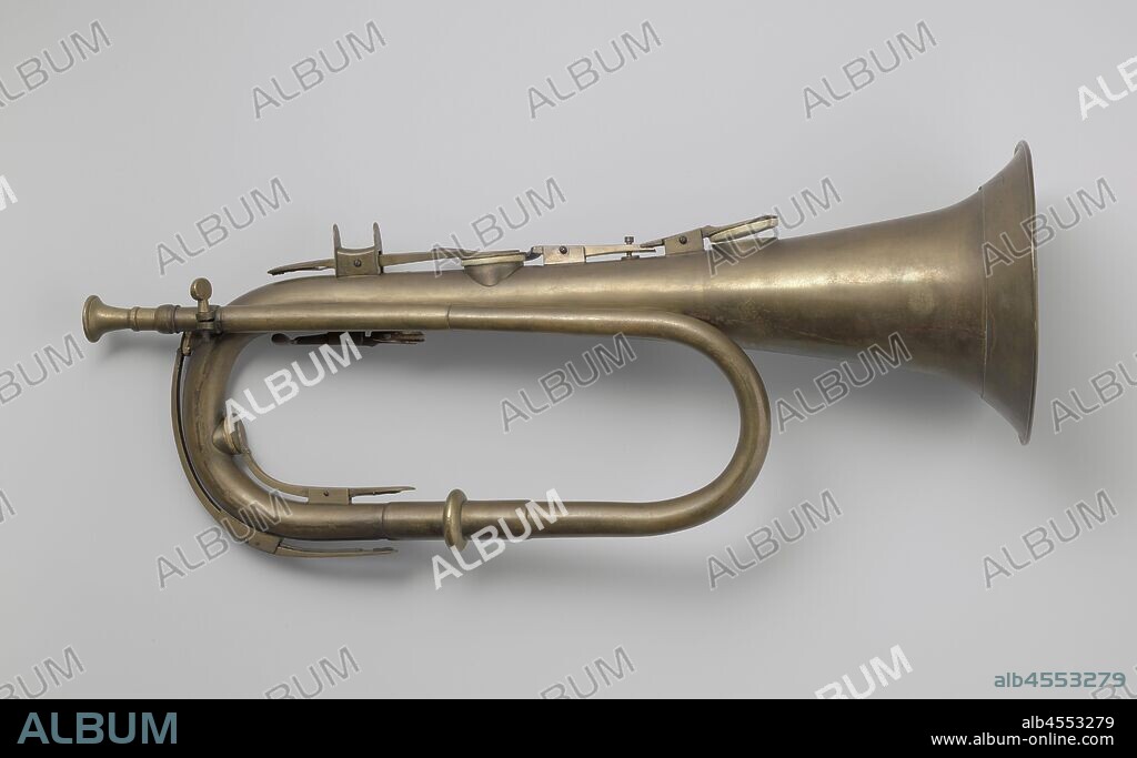 Keyed Bugle, Valve bar in C with six flat, round valves, the lower of which is open. With support saddle for the middle finger of the right hand. The key of the third key continues below., Ludwig Embach & Co (mentioned on object), Amsterdam, c. 1830, brass (alloy), h 51 cm × w 21 cm d 16 cm.