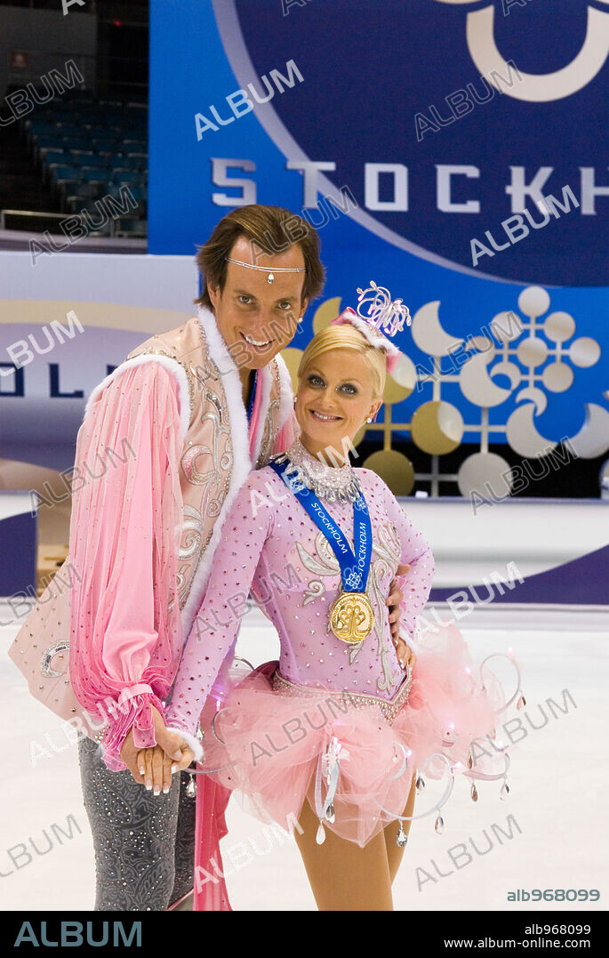 AMY POEHLER and WILL ARNETT in BLADES OF GLORY, 2007, directed by JOSH GORDON and WILL SPECK. Copyright PARAMOUNT PICTURES / HANOVER, SUZANNE.