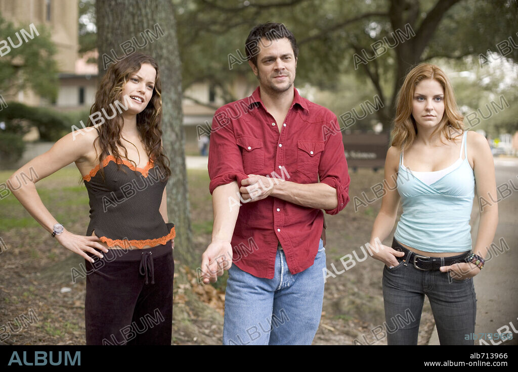 JACQUI MAXWELL, JOHNNY KNOXVILLE and NIKKI GRIFFIN in THE DUKES OF HAZZARD, 2005, directed by JAY CHANDRASEKHAR. Copyright WARNER BROS.