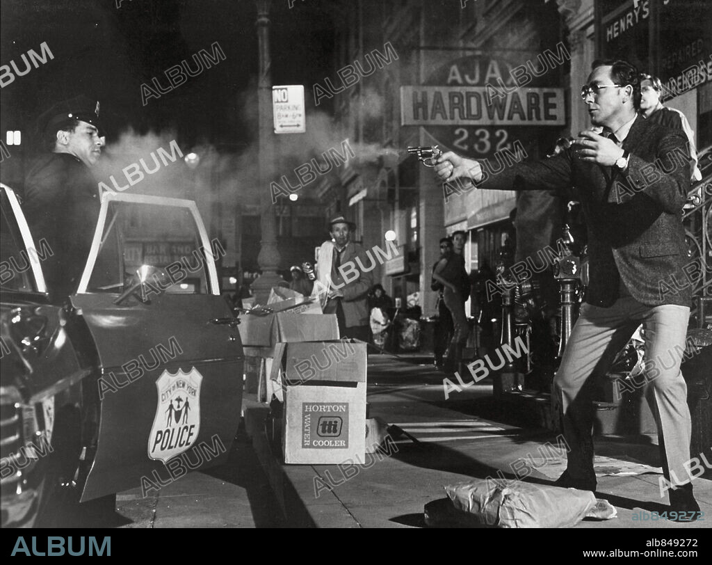 HENRY FONDA y RICHARD WIDMARK en BRIGADA HOMICIDA, 1968 (MADIGAN), dirigida por DON SIEGEL.