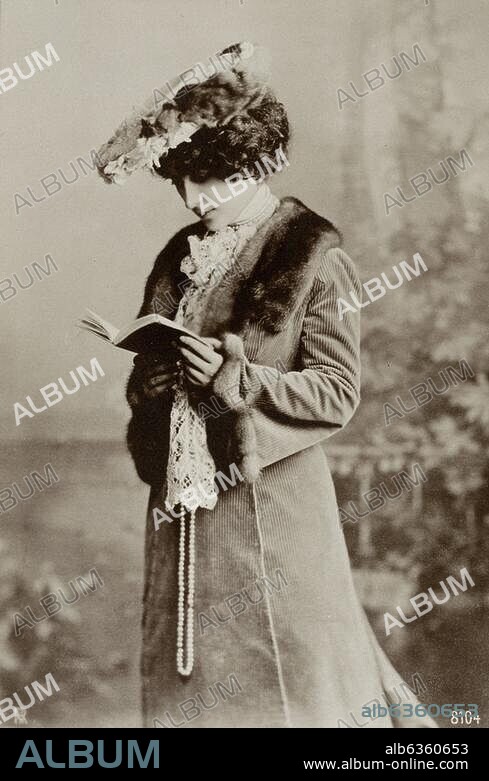 Schnitzler, Arthur Schriftsteller; 1862-1931. Werke: Lebendige Stunden (UA 1902). Rollenbild Irene Triesch (geb. 1878). Fotopostkarte, undat. Berlin, Sammlung Archiv für Kunst und Geschichte.