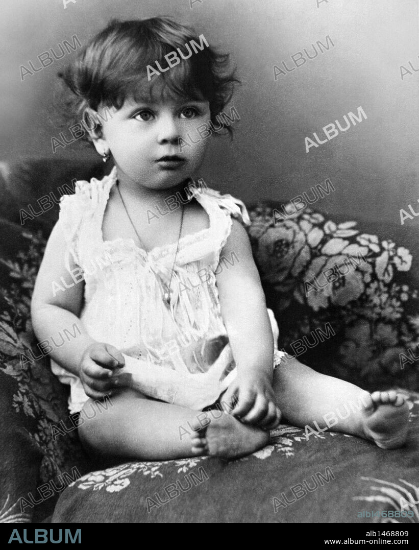 MERCE, Antonia (Buenos Aires,1889-Bayona,1936), llamada "LA ARGENTINA". Bailaora y coreógrafa española. Fotografía de Antonia Mercé a los 2 años de edad. Reproducción fotografía de G. CAPELLI.