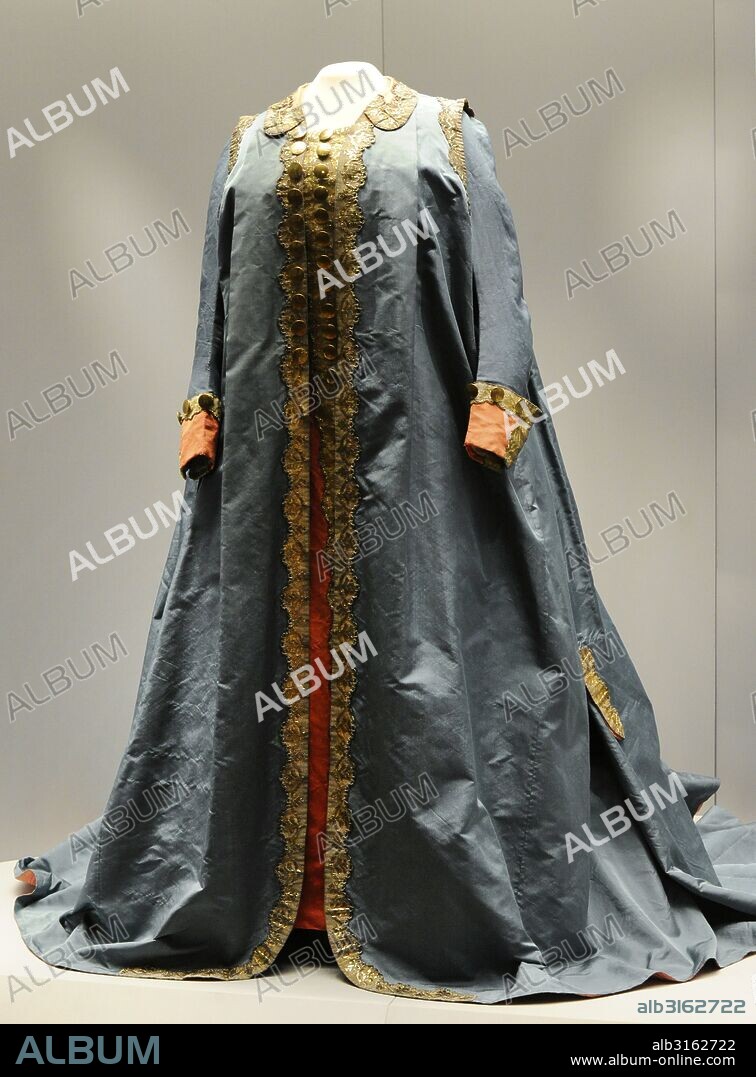 Arte S. XVIII. RUSIA. Traje uniforme de la emperatriz Catalina II como modelo el uniforme del regimiento de la guardia de caballería (prenda exterior e interior). Años 1770-1780. Museo del Hermitage (The State Hermitage Museum). San Petersburgo. Rusia.