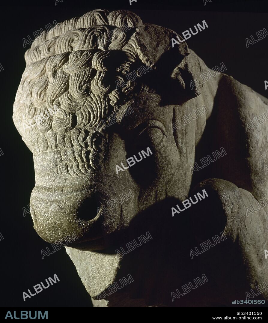 Ménsula con decoración en forma de cabeza de toro. Siglo II d. C. Museo Nacional de Arte Romano. Mérida. Provincia de Badajoz. Extremadura. España.