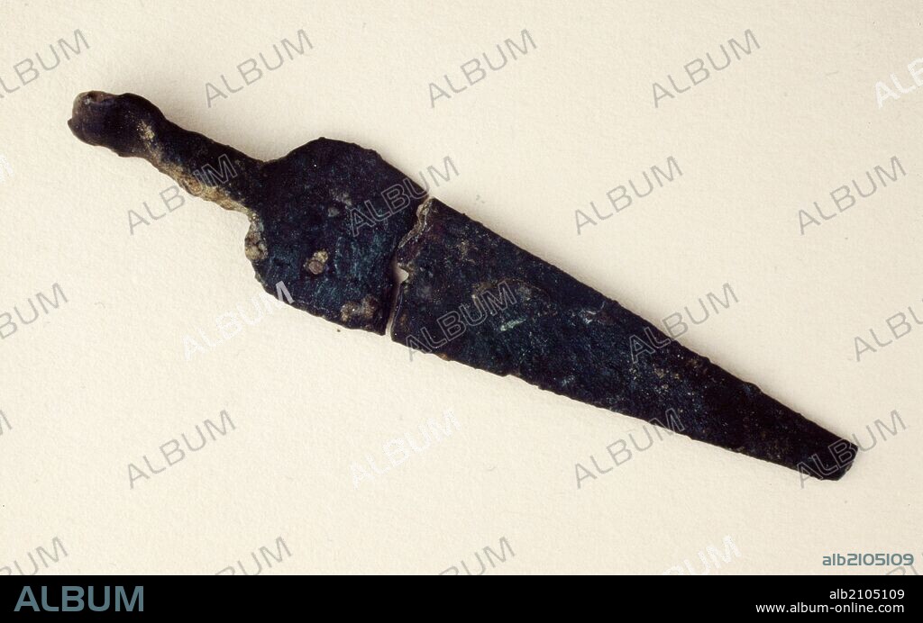 ESPATULA DE BRONCE (INV. TG-7051). PROCEDENTE DEL CASTILLO DE TORREGROSSA, JIJONA (S.XII- XIII).(EXPOSICION EL LEGADO CIENTIFICO DE AL-ANDALUS)(DEPOSITO: MUSEO ARQUEOLOGICO DE ALICANTE).