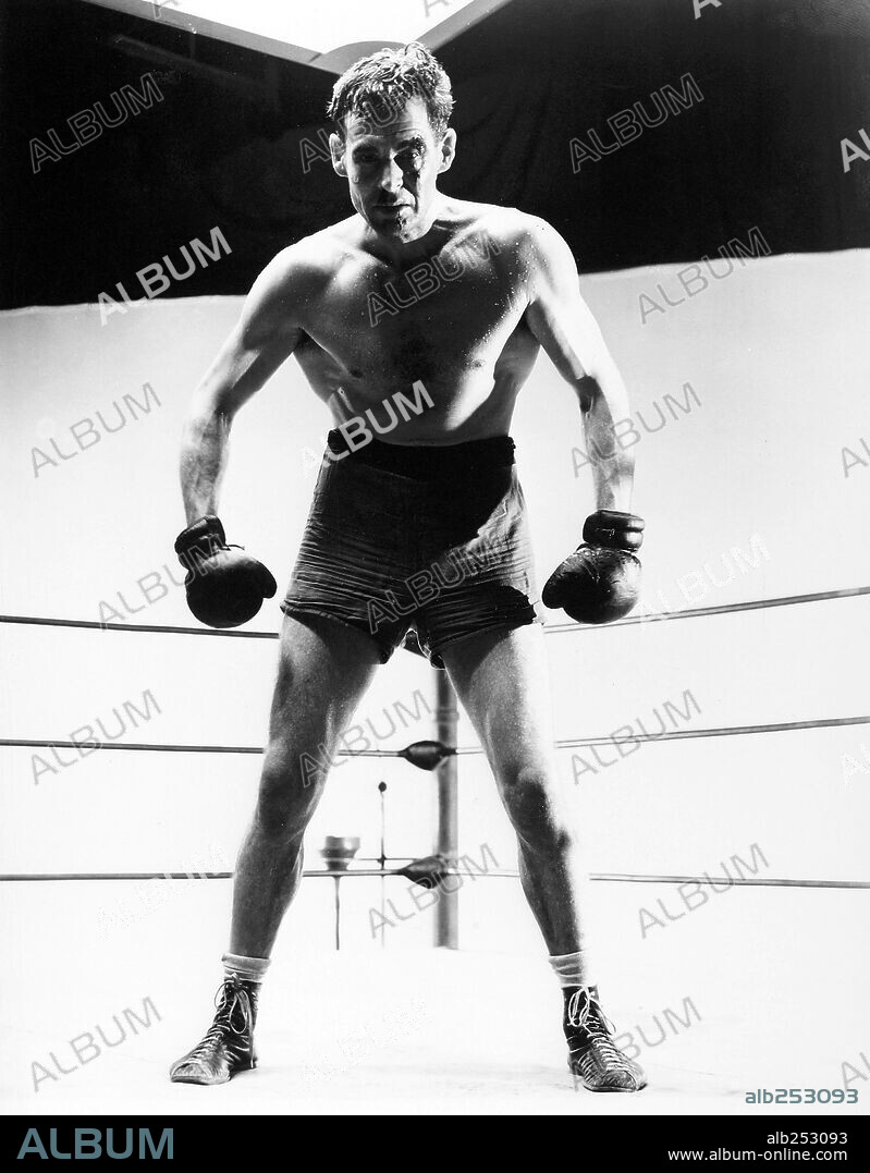 ROBERT RYAN en NADIE PUEDE VENCERME, 1949 (THE SET-UP), dirigida por ROBERT WISE. Copyright RKO.