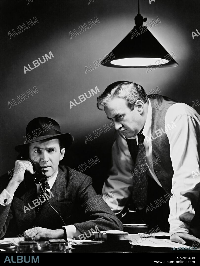 JAMES STEWART and LEE J. COBB in CALL NORTHSIDE 777, 1948, directed by HENRY HATHAWAY. Copyright 20TH CENTURY FOX.