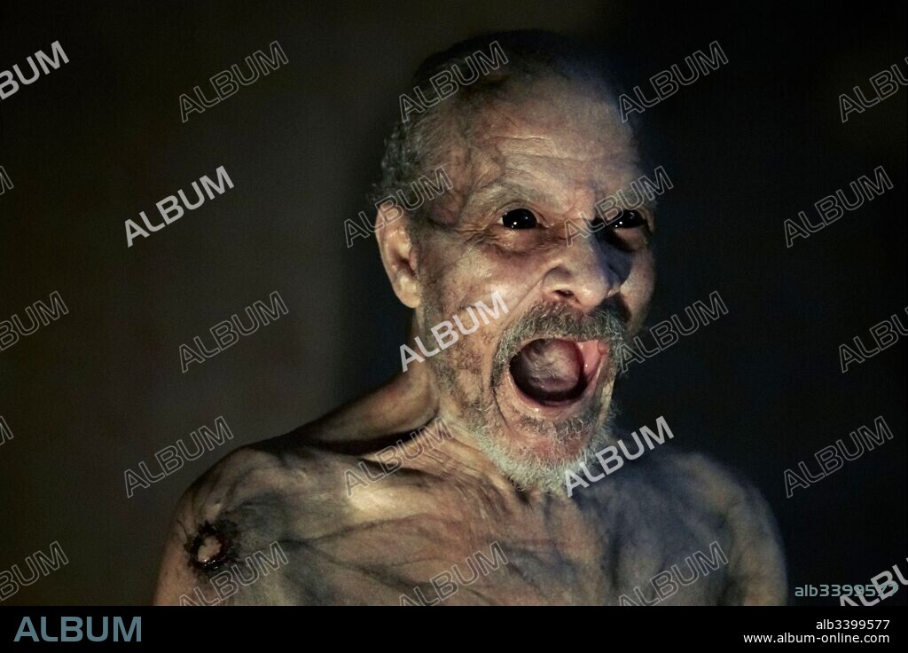 DAVID PENDLETON in IT COMES AT NIGHT, 2017, directed by TREY EDWARD SHULTS. Copyright ANIMAL KINGDOM/A24.
