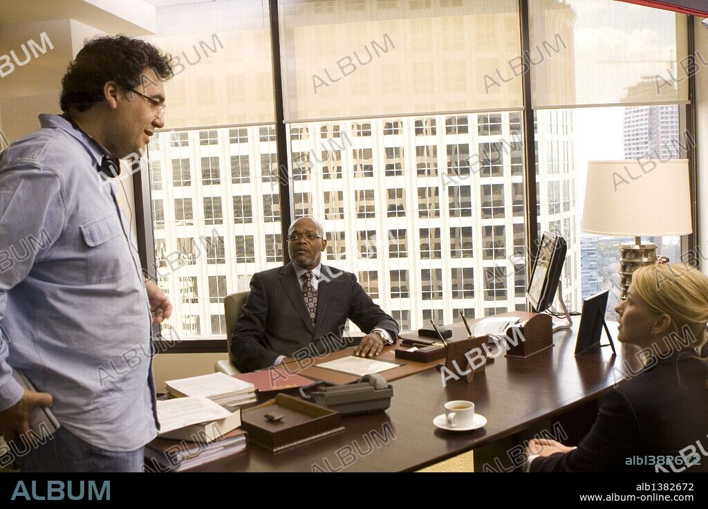 NAOMI WATTS, RODRIGO GARCIA and SAMUEL L. JACKSON in MOTHER AND CHILD, 2009, directed by RODRIGO GARCIA. Copyright MOCKINGBIRD PICTURES.