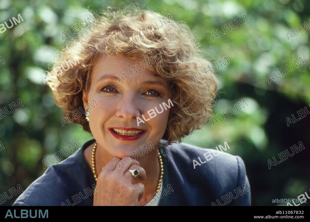 Gila von Weitershausen, German actress, in the episode "Love Forgives Everything" of the television series "The Country Doctor", Germany 1993.
