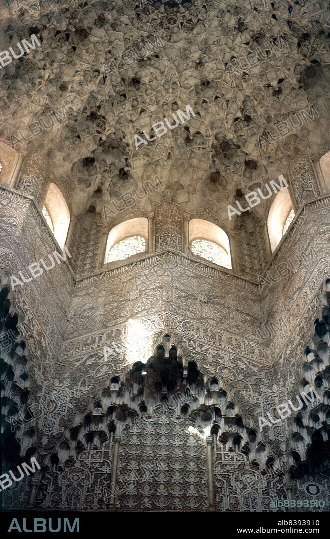 CUPULA DE MOCARABES.