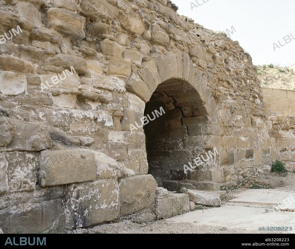 Restos de un NINFEO ROMANO. Alrededores del río Alhama. Antigua ciudad romana de Graccurris, fundada por Graco y actual ALFARO. La Rioja. España.