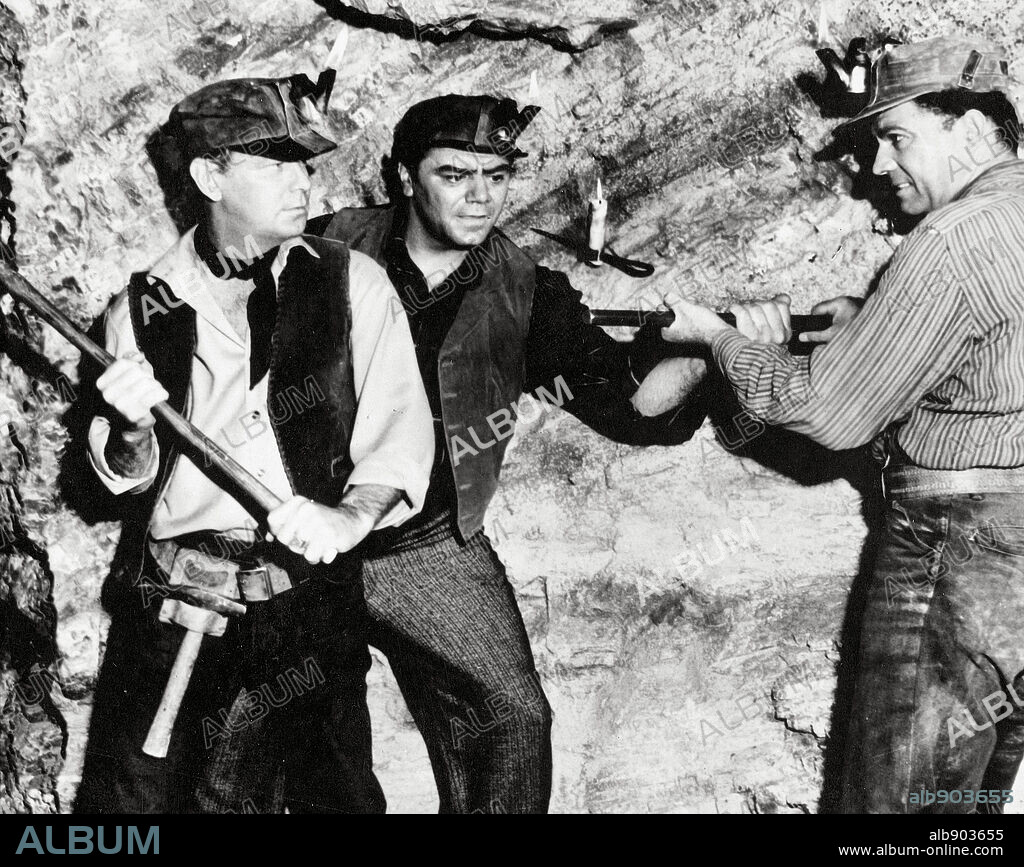 ALAN LADD y ERNEST BORGNINE en ARIZONA, PRISIÓN FEDERAL, 1958 (THE BADLANDERS), dirigida por DELMER DAVES. Copyright M.G.M.