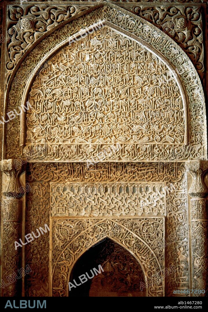 ARTE ISLAMICO. EPOCA SELYUCIDA. IRAN. MEZQUITA DEL VIERNES (MASJED-E JAME). Iniciada hacia el año 1073 y finalizada en el 1800. Detalle del MIHRAB DEL SULTAN ULDJAITU KHODABENDEH (1310). Declarada Patrimonio de la Humanidad por la Unesco en 1979. ISFAHAN.
