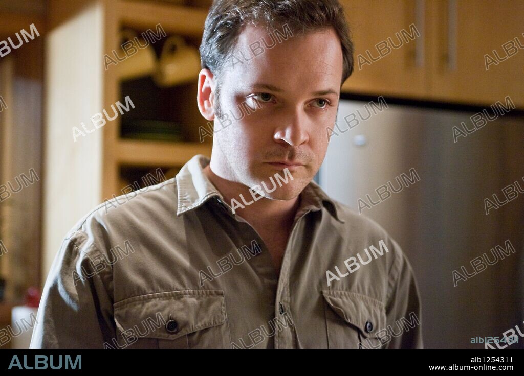 PETER SARSGAARD en LA HUERFANA, 2009 (ORPHAN), dirigida por JAUME COLLET-SERRA. Copyright WARNER BROS PICTURES.