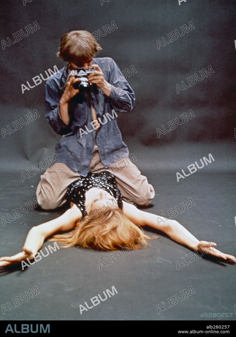 DAVID HEMMINGS en BLOW-UP, DESEO DE UNA MAÑANA DE VERANO, 1966 (BLOWUP), dirigida por MICHELANGELO ANTONIONI. Copyright M.G.M.