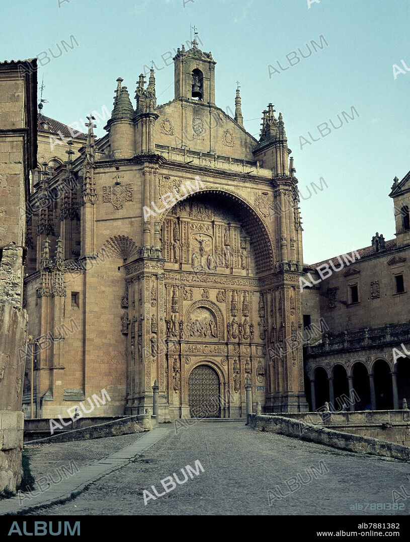 JUAN DE ALAVA. FACHADA PLATERESCA DE LA IGLESIA DEL CONVENTO DE SAN ESTEBAN - SIGLO XVI.